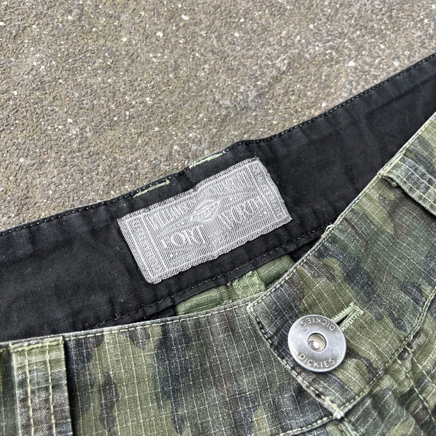 Green Camo Dickies Shorts - 36