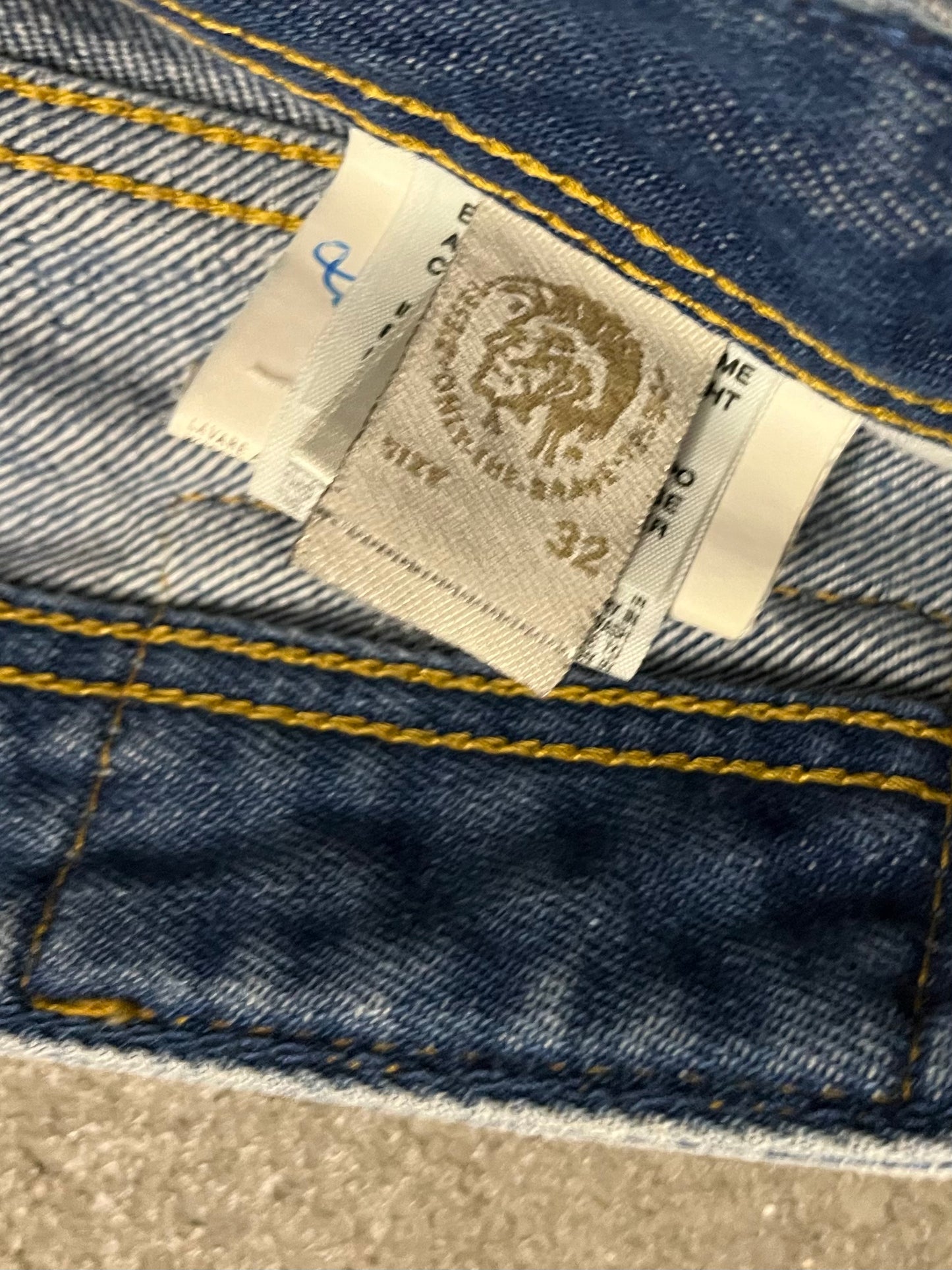 Vintage Y2K Blue Diesel Bootcut Jeans - 32/30 (W)