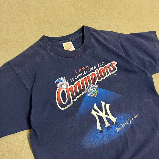 Vintage 1998 Fruit of the Loom New York Yankees Single Stitch Tee - S