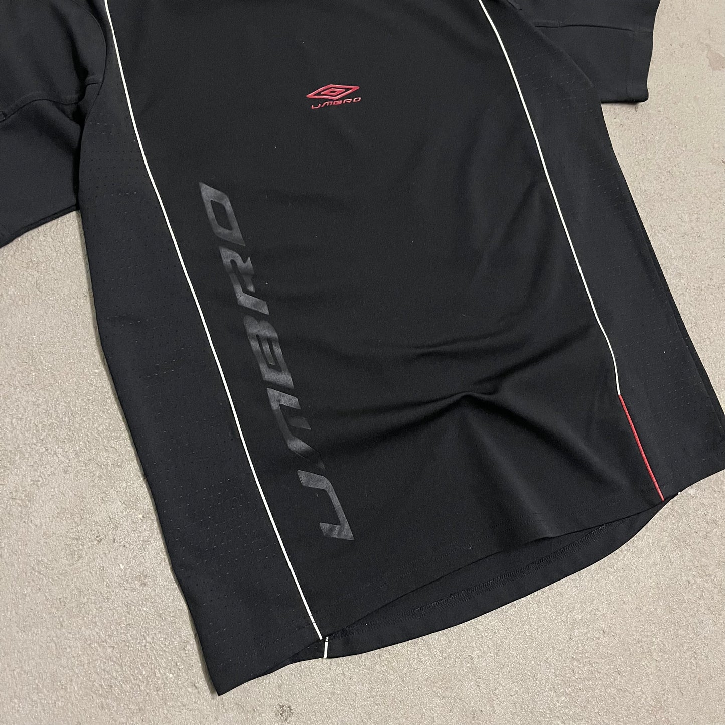 Vintage Y2K Black Umbro Tee - L