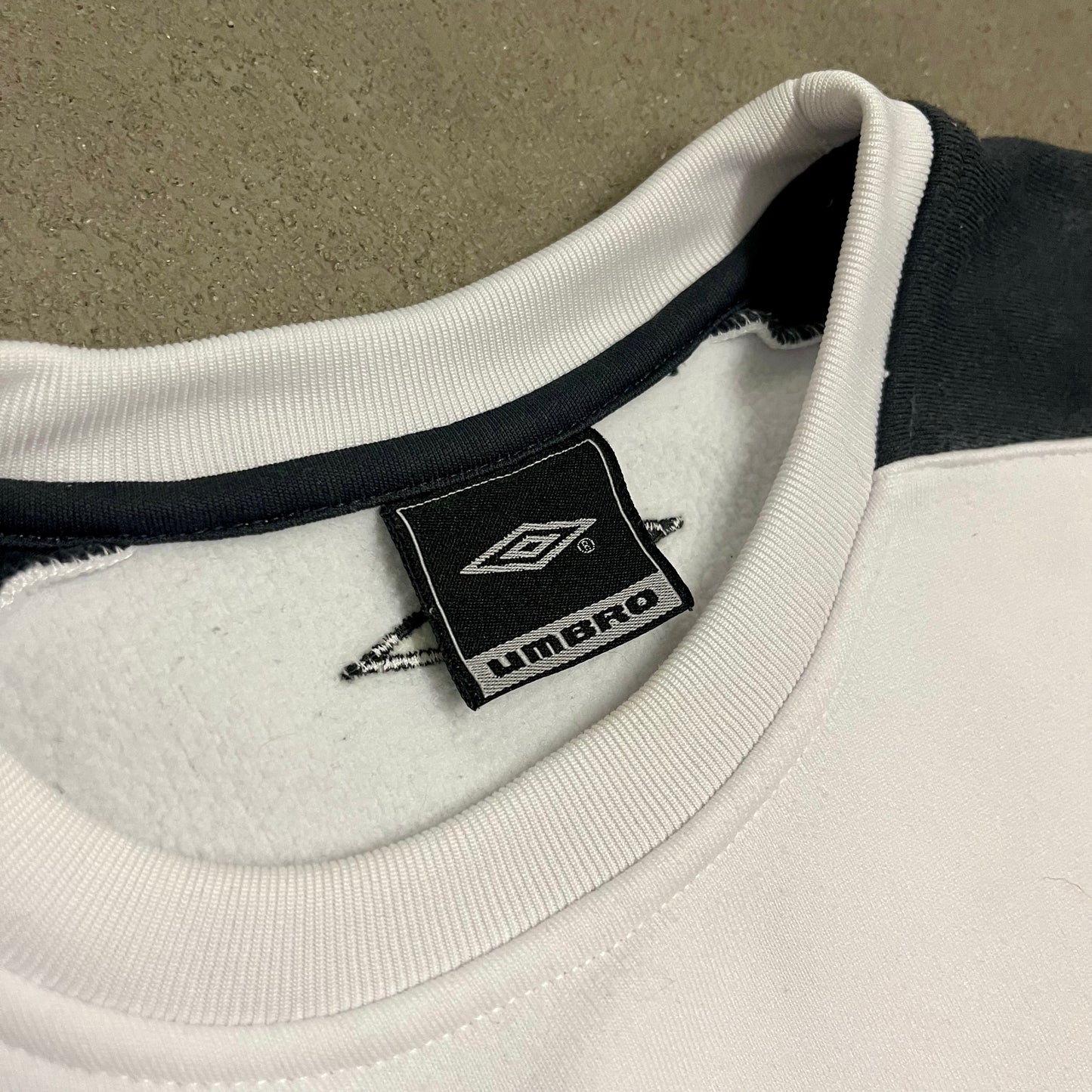 Vintage Y2K White Umbro Sweater - L