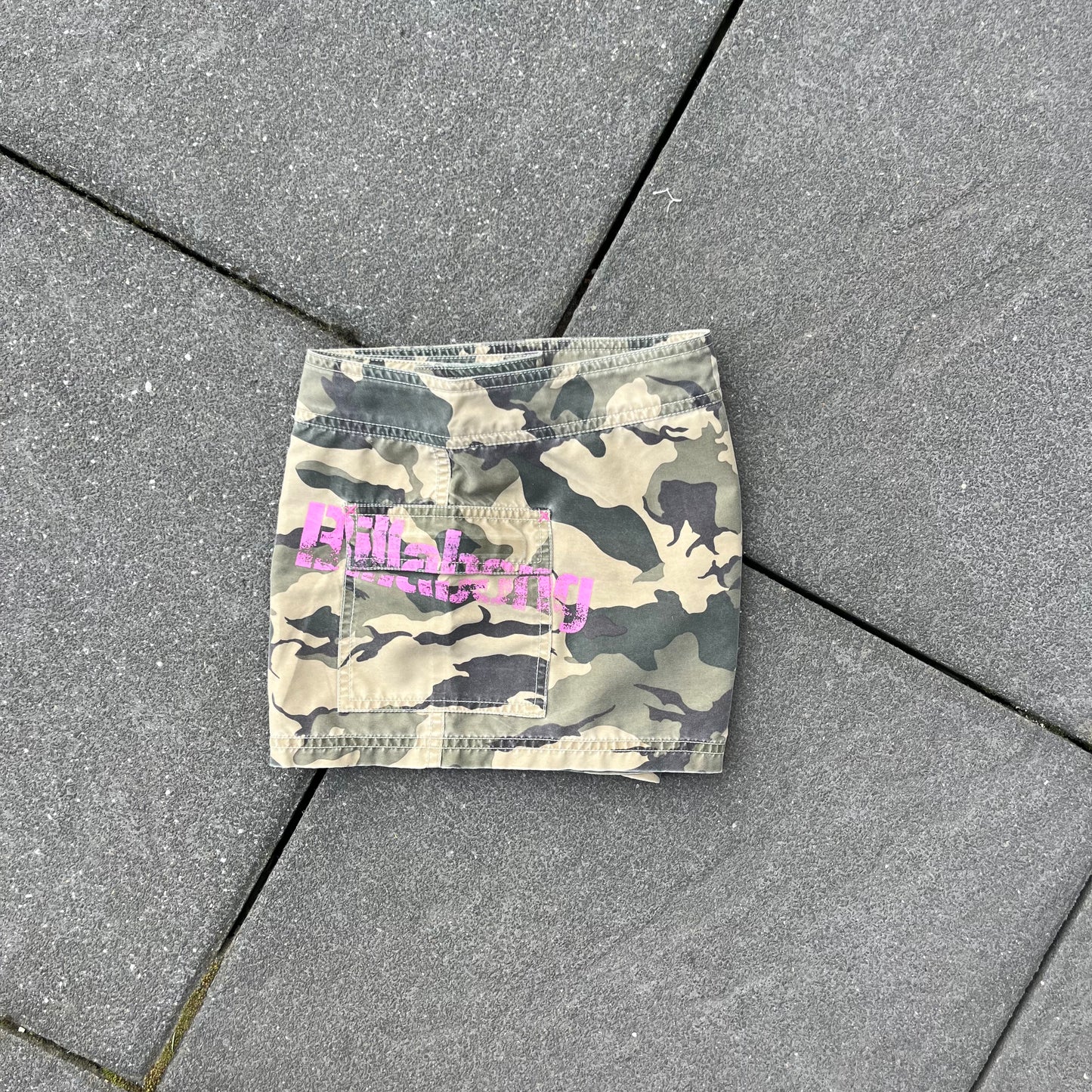 Vintage Y2K Green Camo Billabong Shorts - M (W)