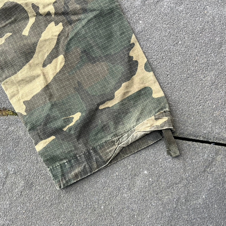 Vintage Green Camo Carhartt Pants - 32x34