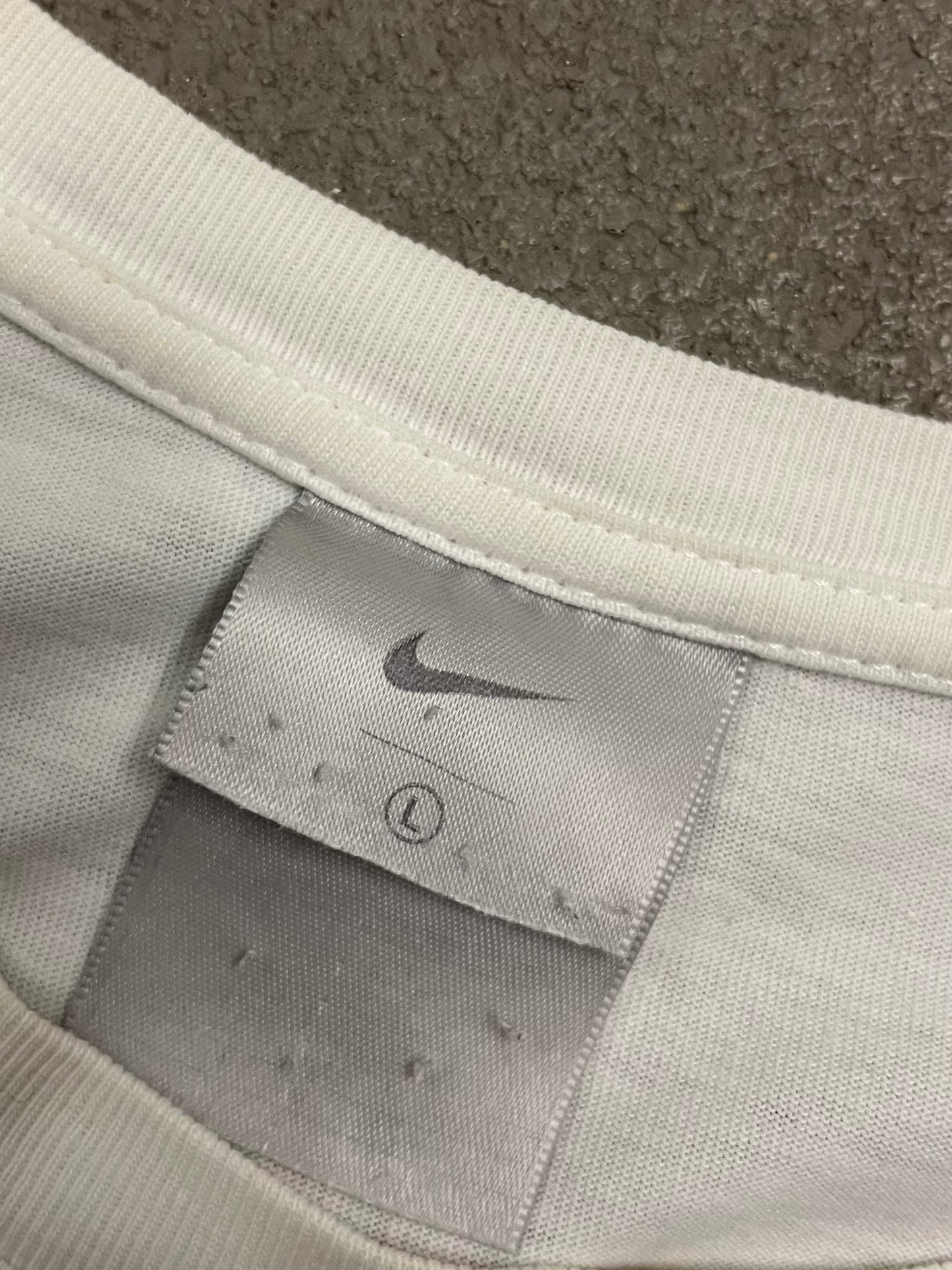 Vintage Y2K White Nike Town London Tee - L