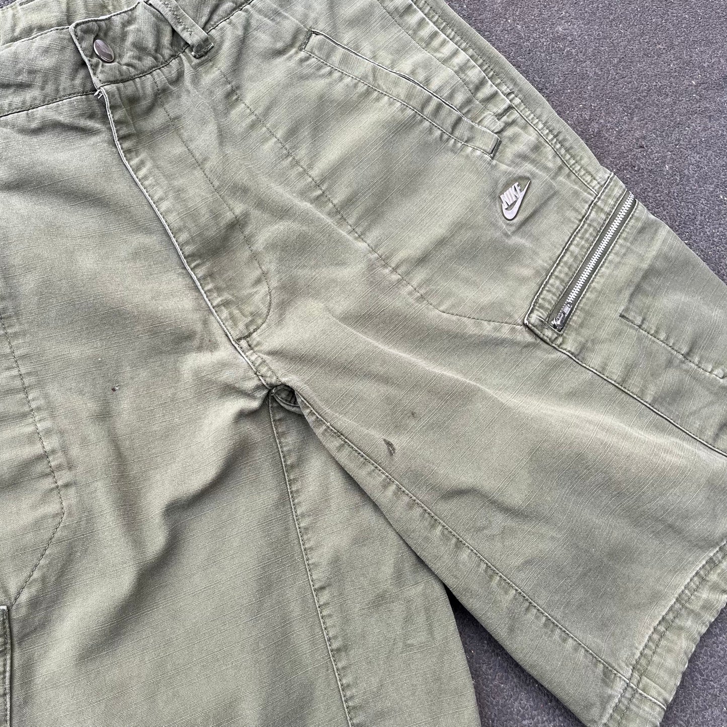 Vintage Green Nike Cargo Shorts - L