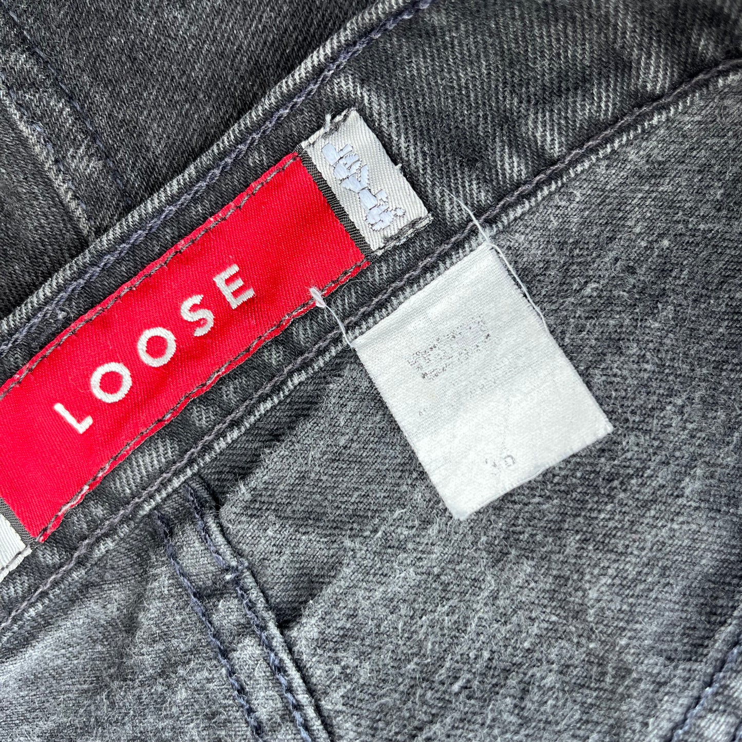 Vintage Black Levi's Silver Tab Baggy Jeans Shorts - 36
