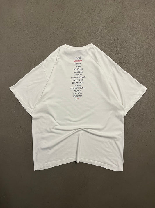 Vintage Y2K White Nike Town London Tee - L