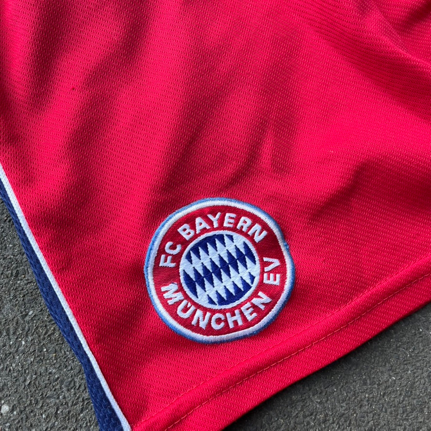 Vintage 1999 Red Adidas FC Bayern Shorts - L