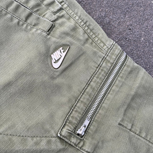 Vintage Green Nike Cargo Shorts - L