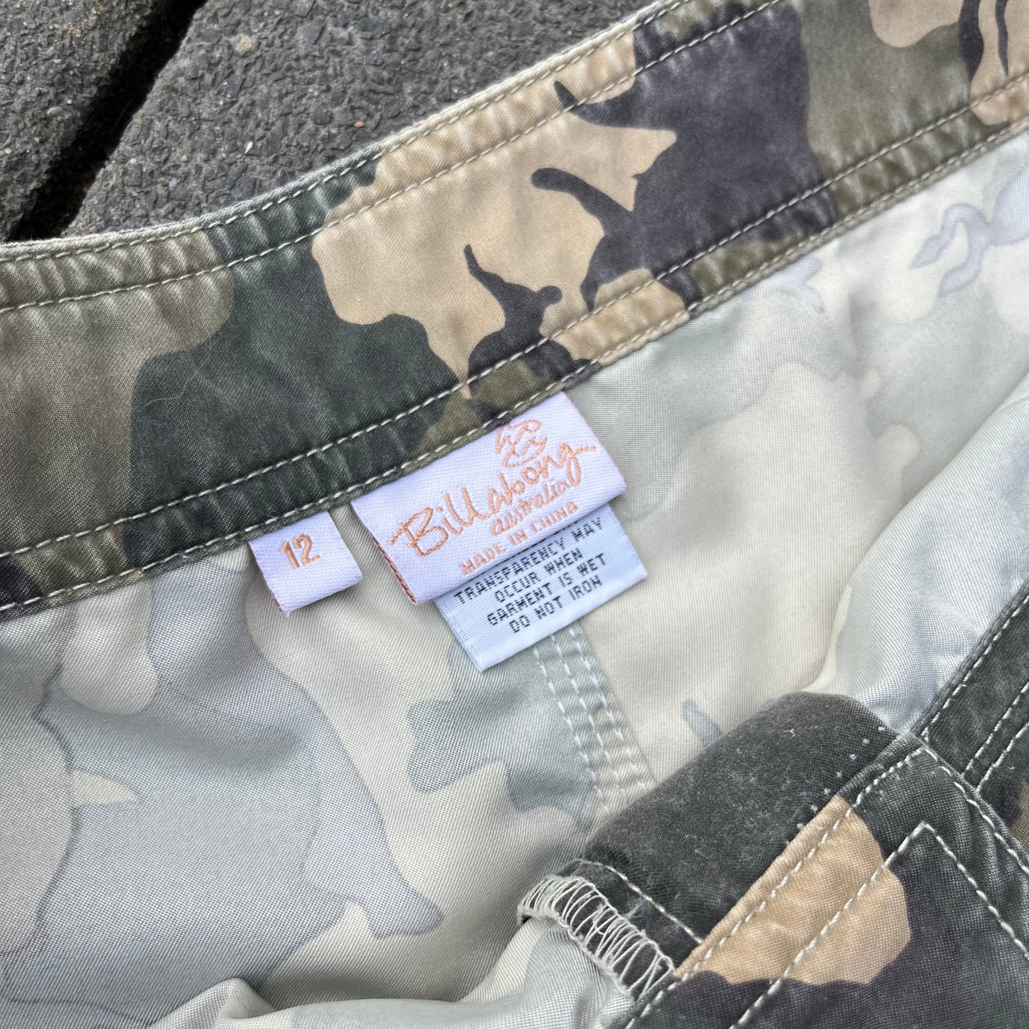 Vintage Y2K Green Camo Billabong Shorts - M (W)