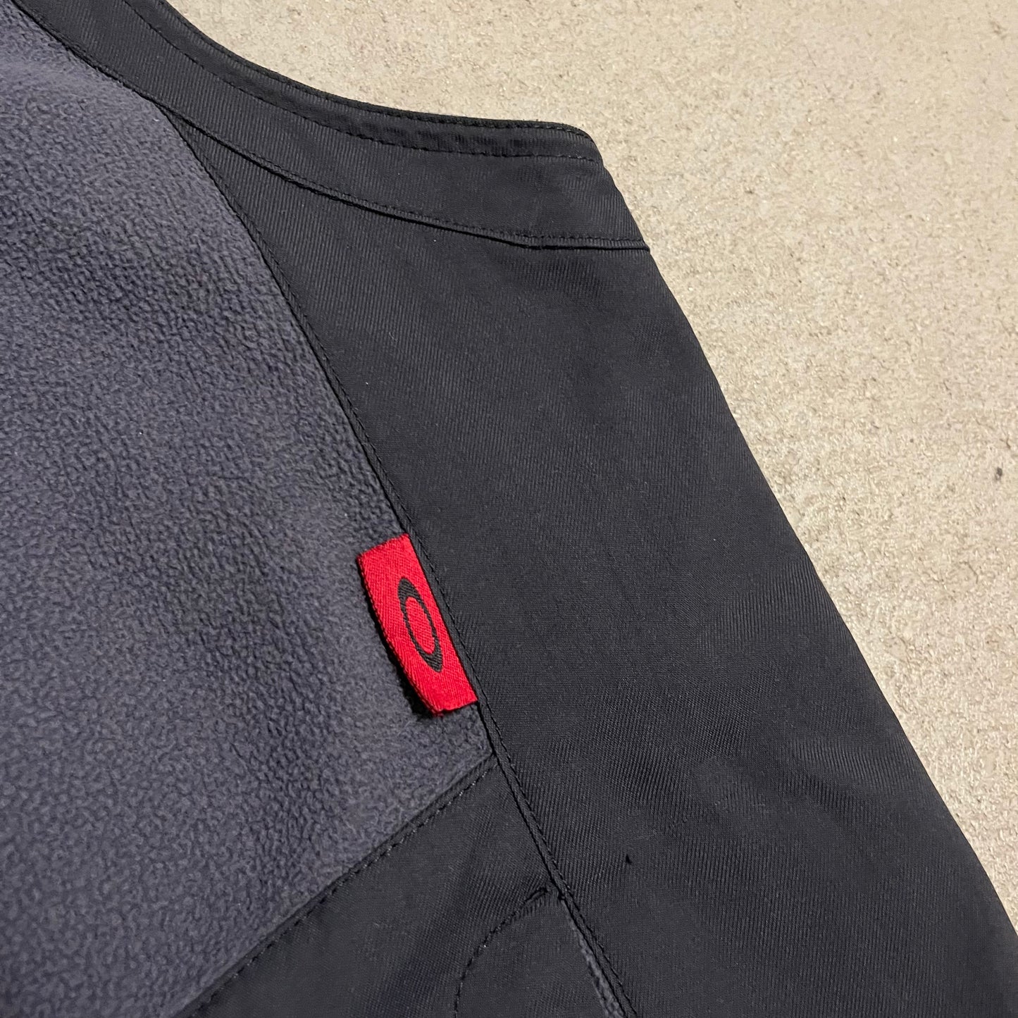 Vintage Black Oakley Red Tab Fleece Vest - L
