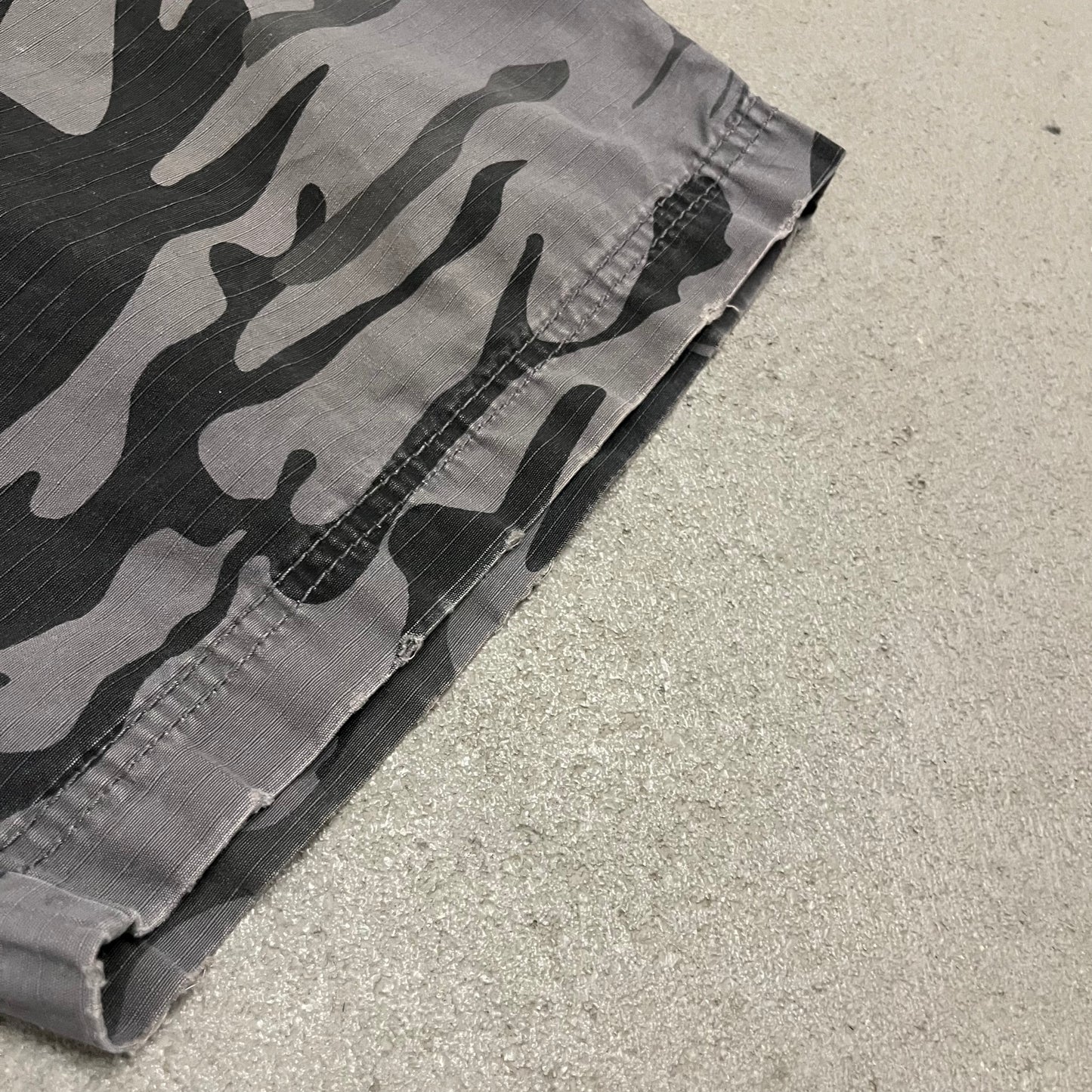 Vintage Y2k Green Billabong Camo Shorts - 32