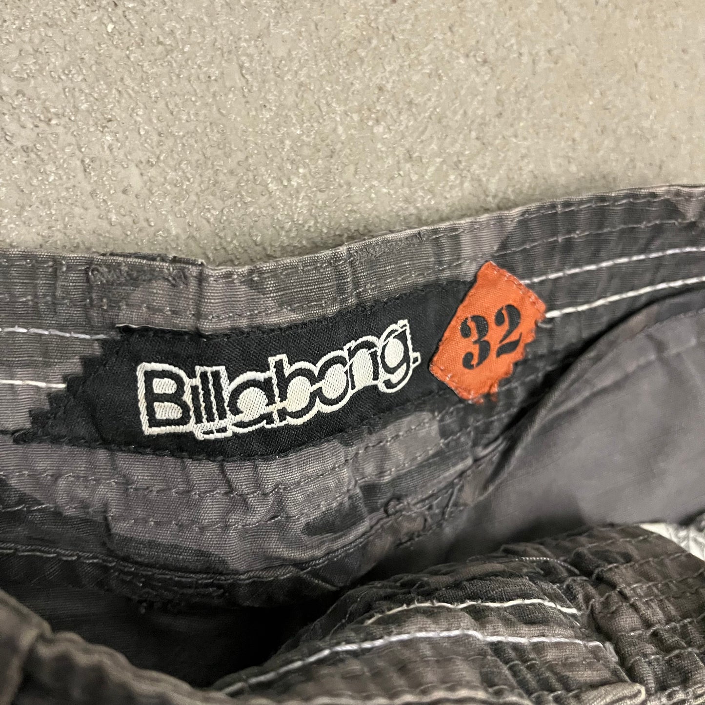 Vintage Y2k Green Billabong Camo Shorts - 32