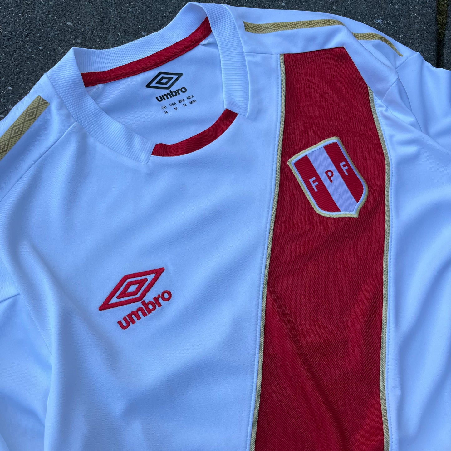 2018 White Umbro Peru Kit - M