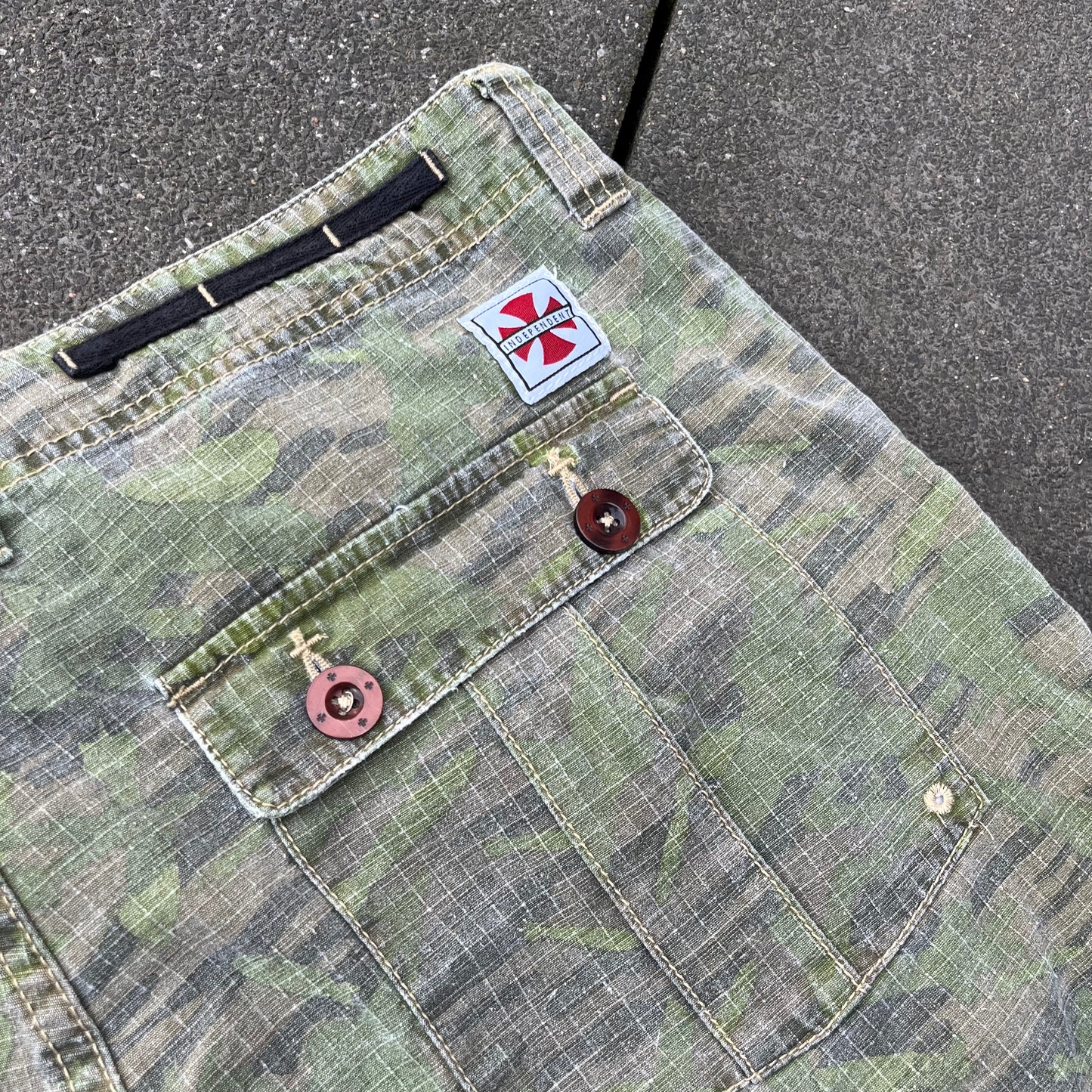 Vintage Green Camo Independent Shorts - 34