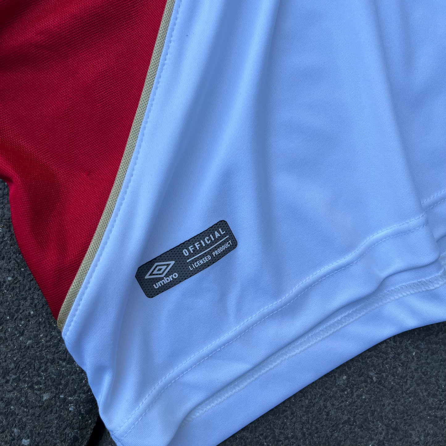 2018 White Umbro Peru Kit - M