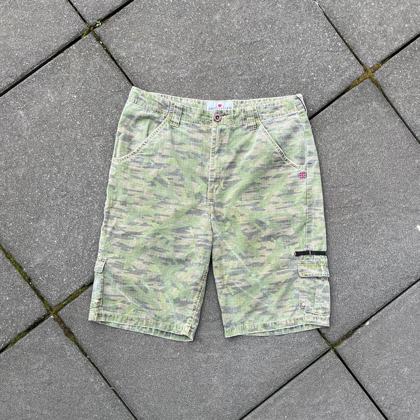 Vintage Green Camo Independent Shorts - 34