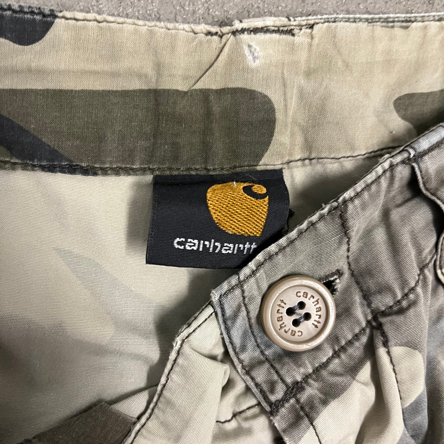 Vintage Green Camo Faded Distressed Carhartt Shorts - M
