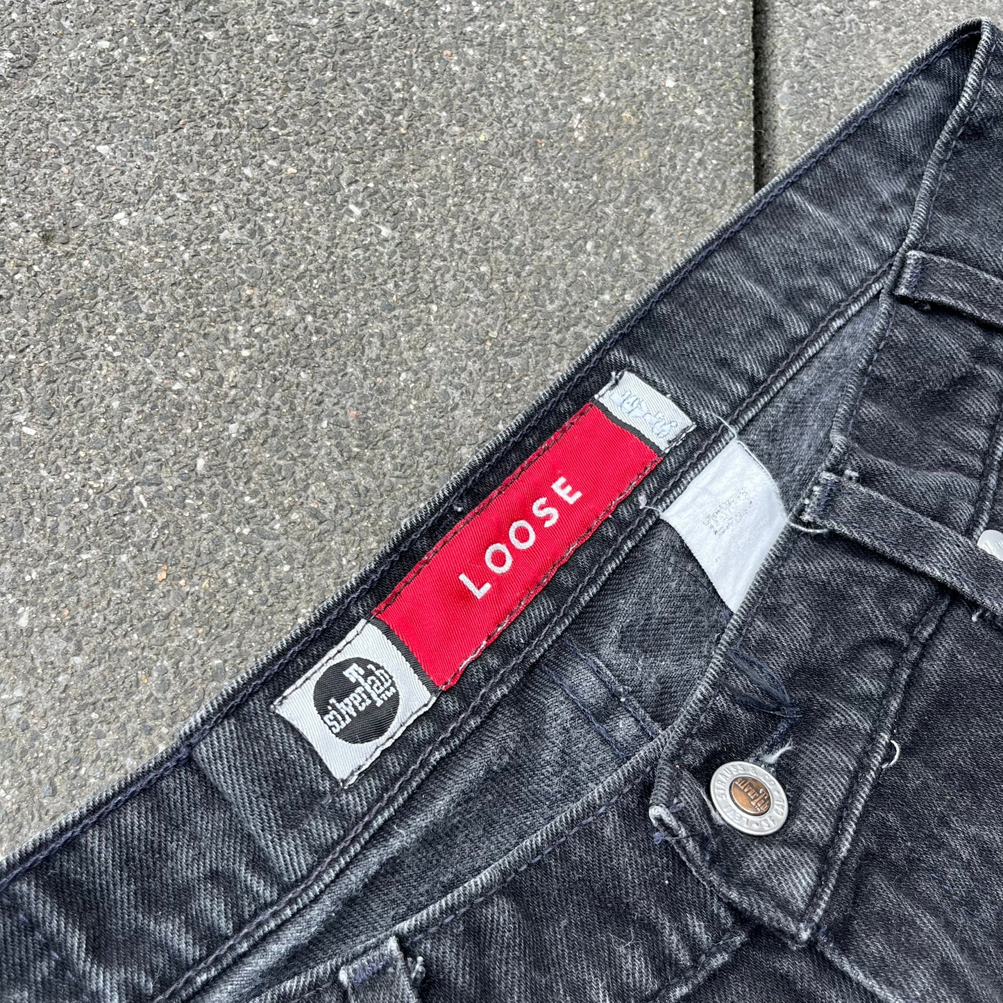 Vintage Black Levi's Silver Tab Baggy Jeans Shorts - 36