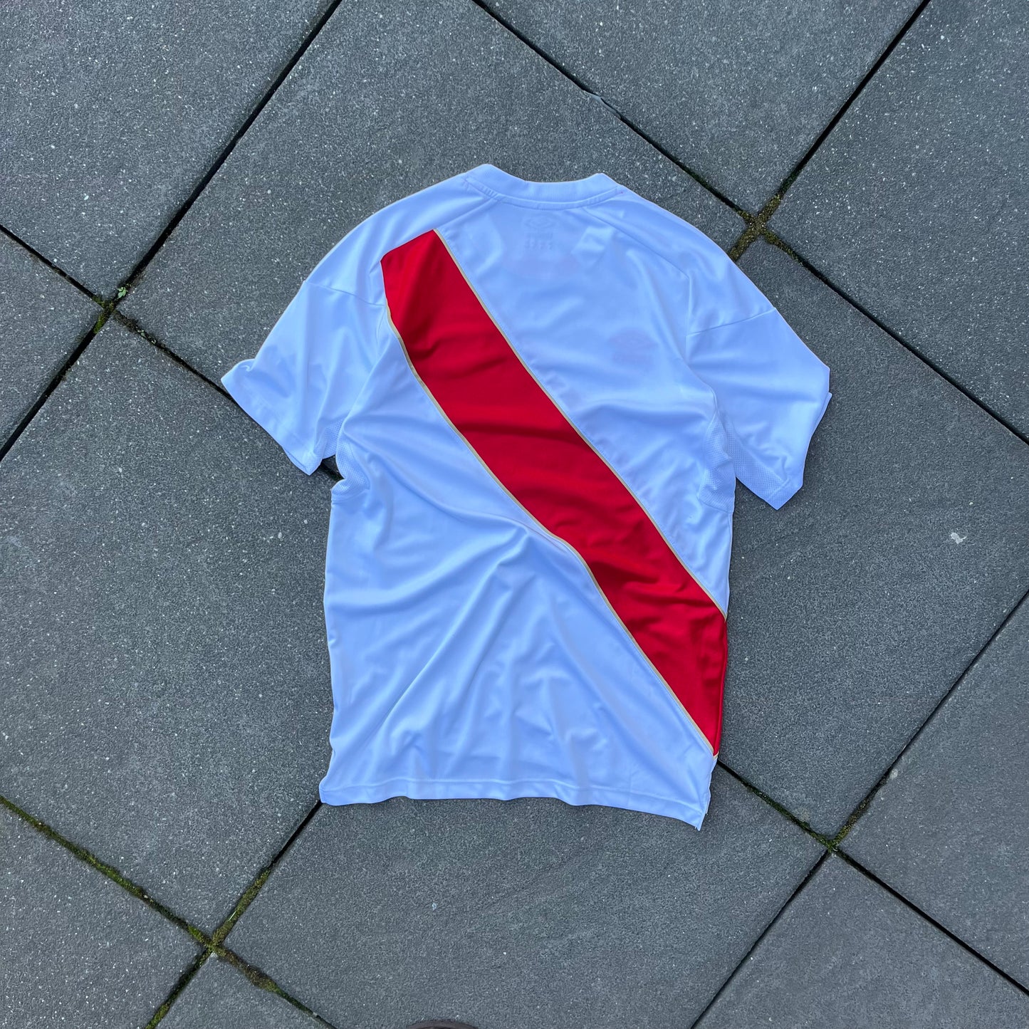 2018 White Umbro Peru Kit - M
