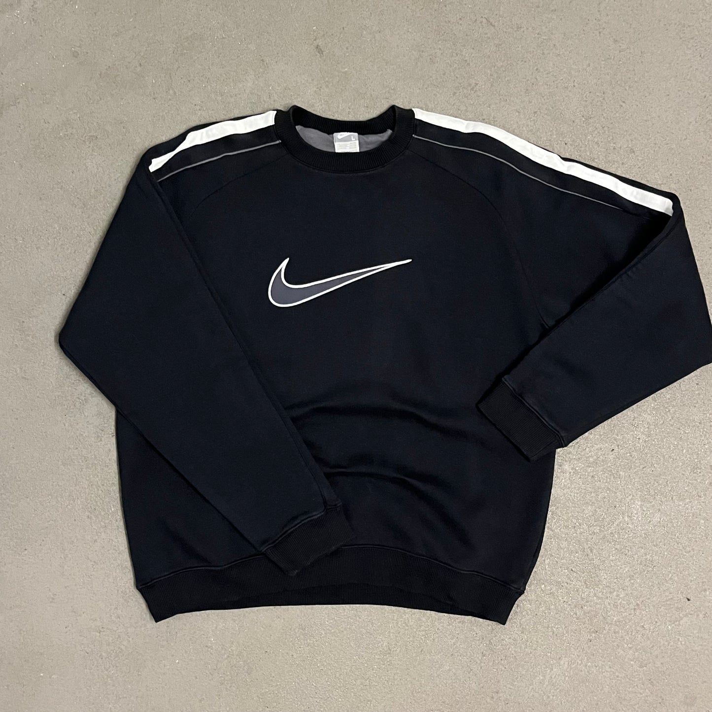 Vintage Y2K Black Nike Sweater - M