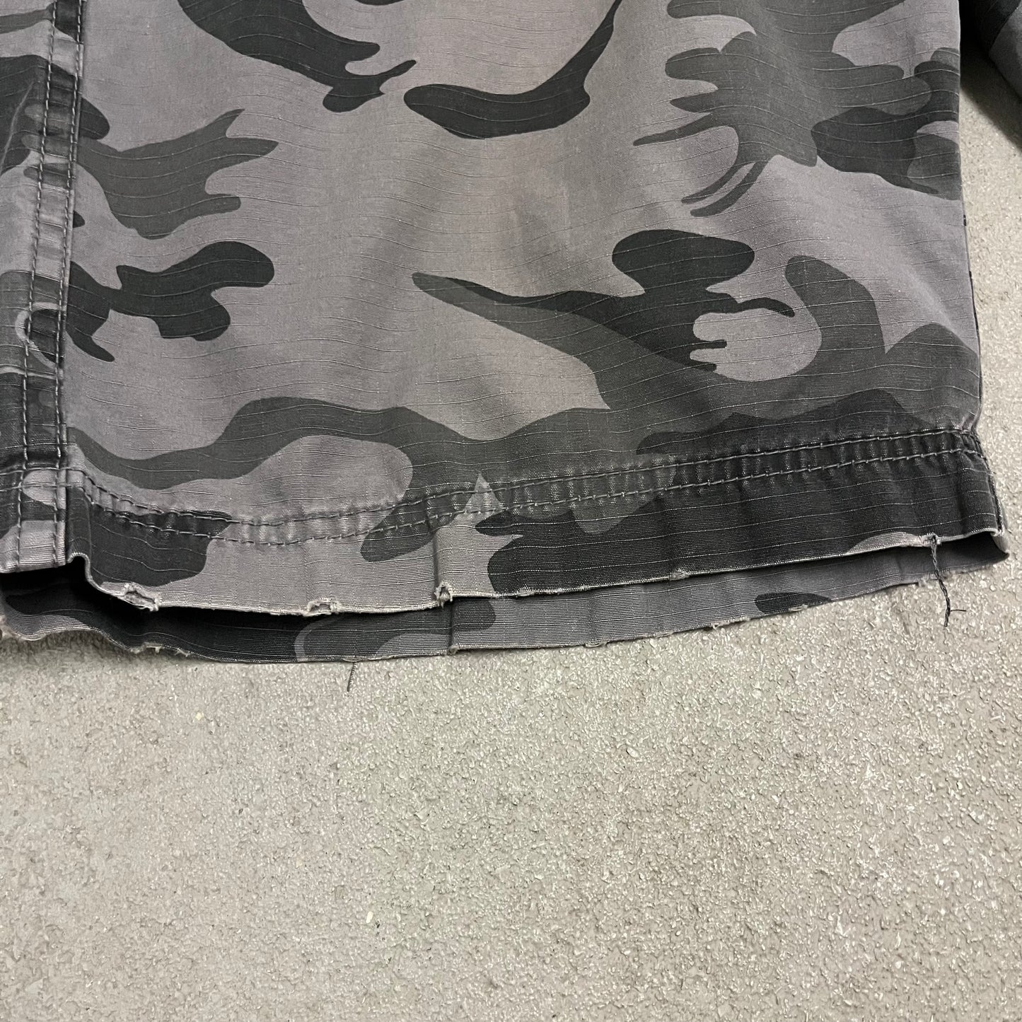 Vintage Y2k Green Billabong Camo Shorts - 32